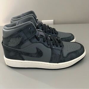 NIB Air Jordan 1 Mid SE Woman’s size 7.5